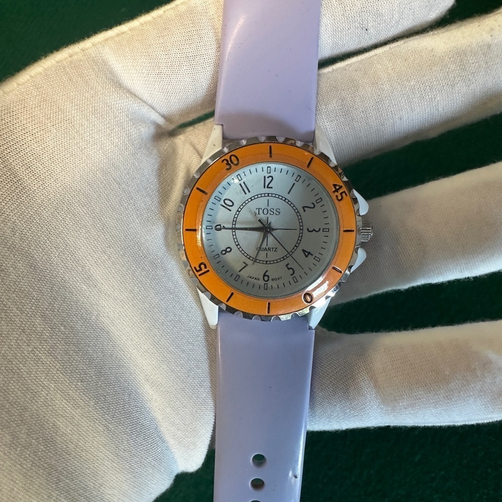 Women’s TOSS 38 mm watch. New silicone band, new battery. - Picture 3 of 5